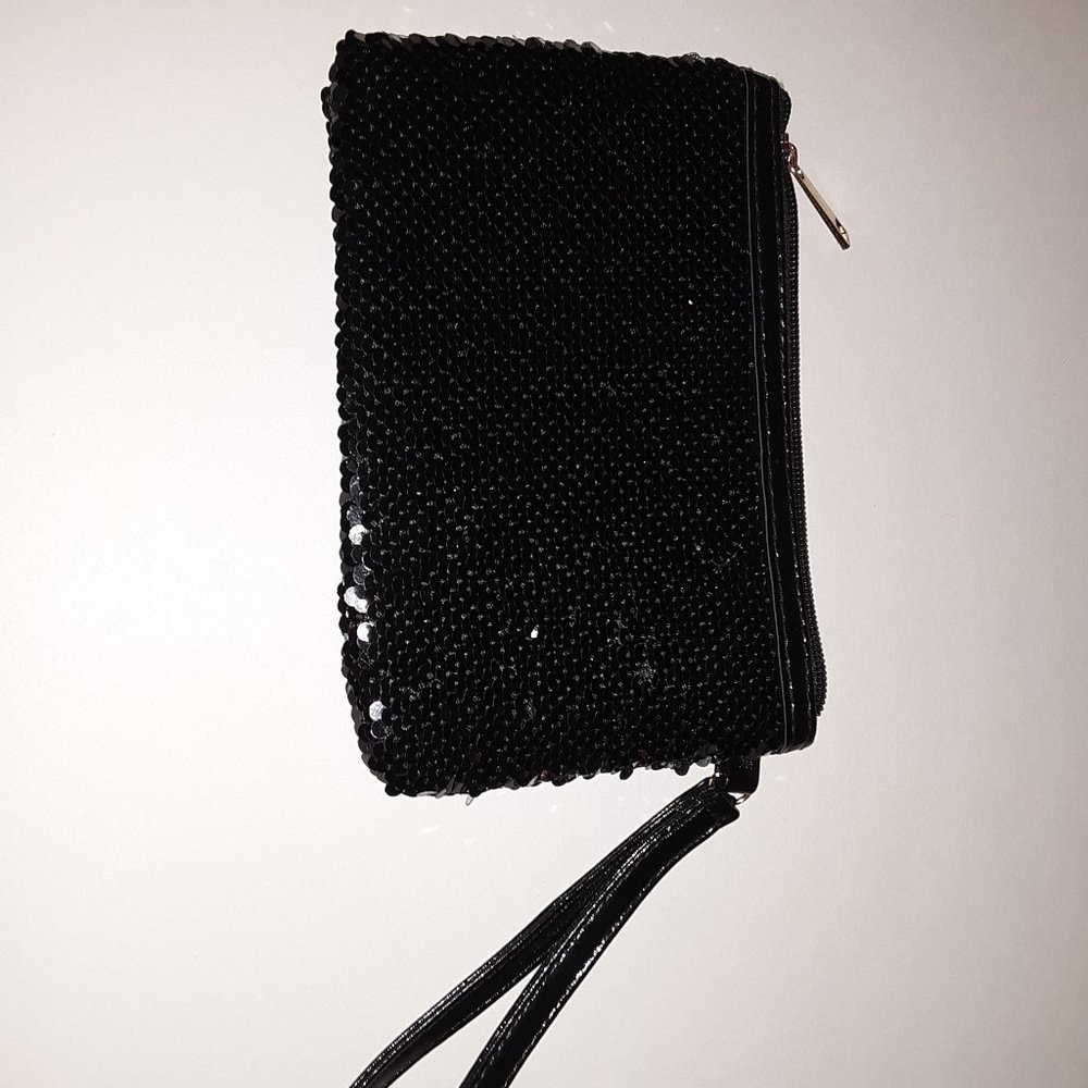 Magic Sequin Wristlet - Black/Silver